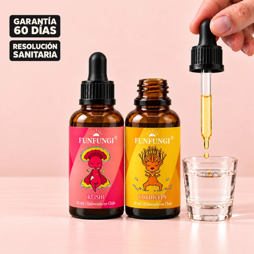 Pack de extractos Reishi y Cordyceps FunFungi, en frascos ámbar de 30 ml junto a un vaso de agua y una mano con gotero, con sellos de garantía de 60 días y resolución sanitaria.